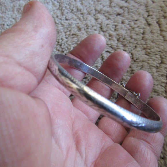 Vintage Sterling Silver Bangle with Safety Chain. - Picture 1 of 6